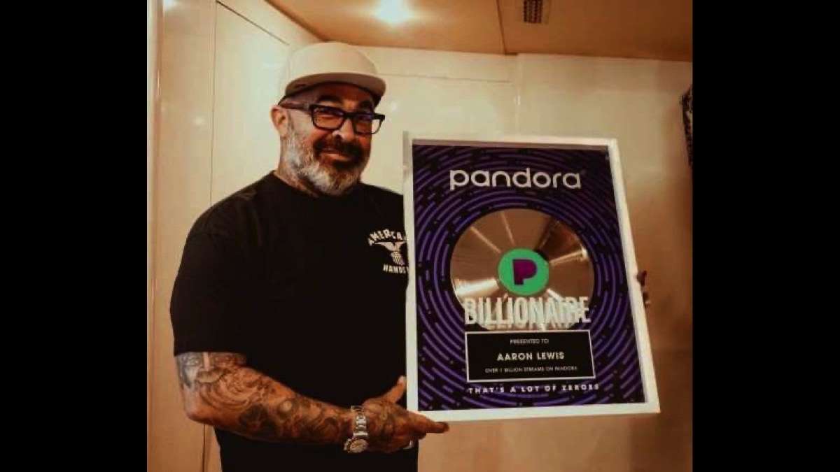 Aaron Lewis Surpasses A Billion Streams