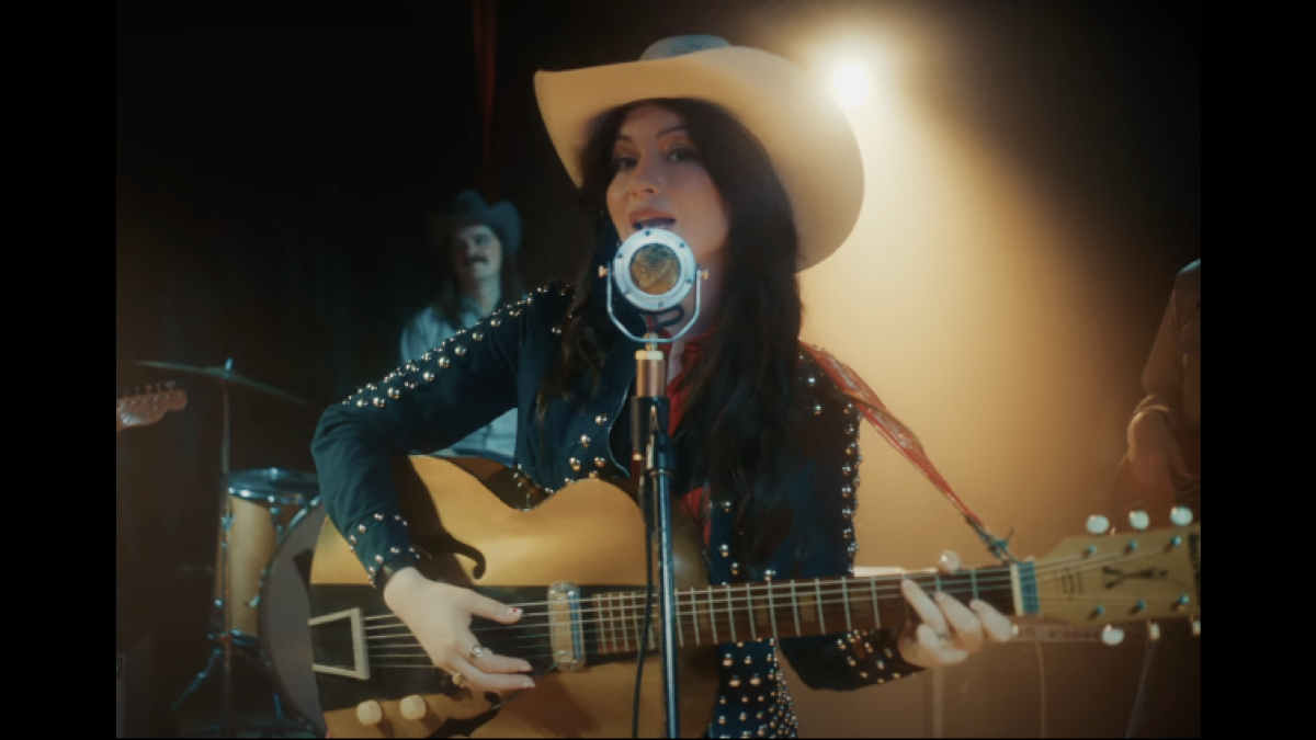 Watch Willow Avalon's 'Gettin' Rich, Goin' Broke' Video