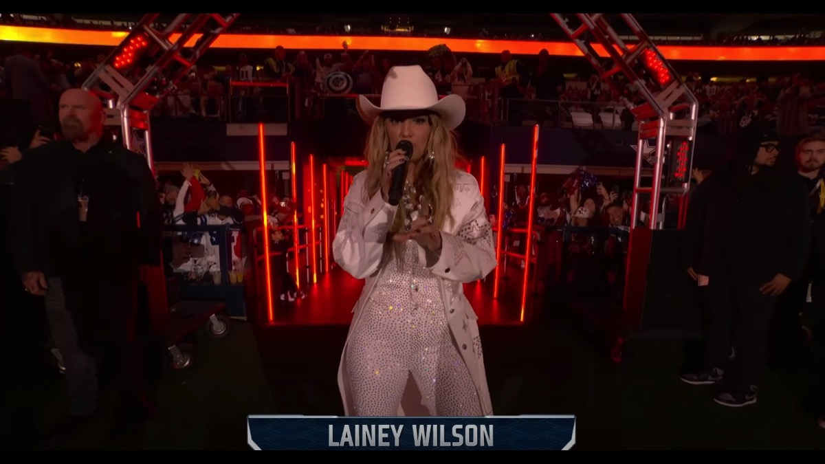 Watch Lainey Wilson's Dallas Cowboys' Thanksgiving Halftime Show