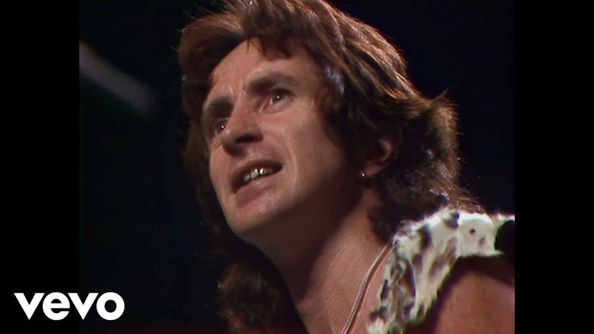 AC/DC Share Rare 1976 Bon Scott Performance Video (2024 In Review)