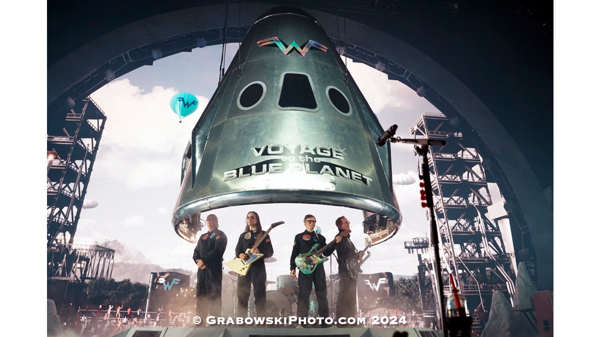 Weezer's Voyage to the Blue Planet tour